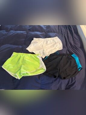 Under Armour Fly By small athletic shorts with pockets, Lot of 3